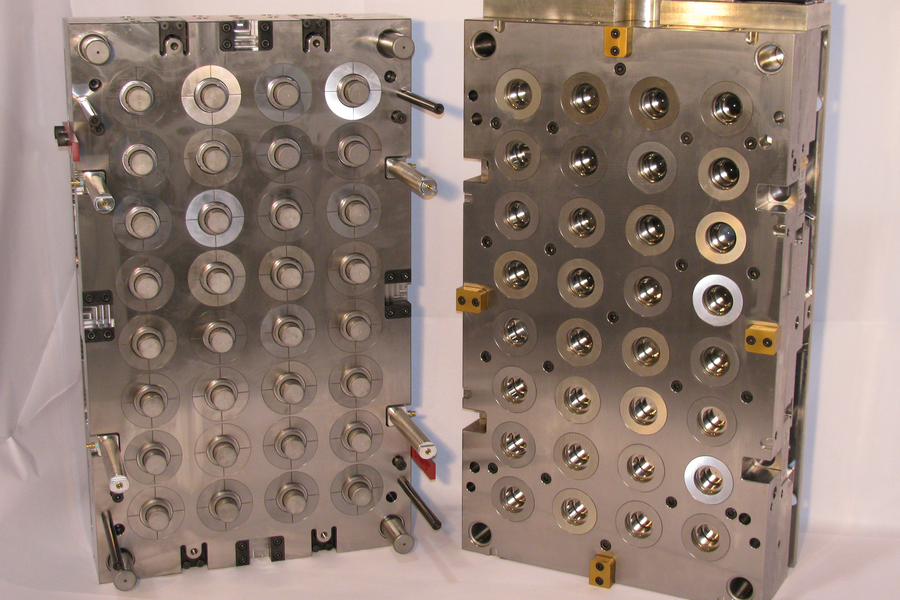 Multi-cavity unscrewing injection mold for plastic caps